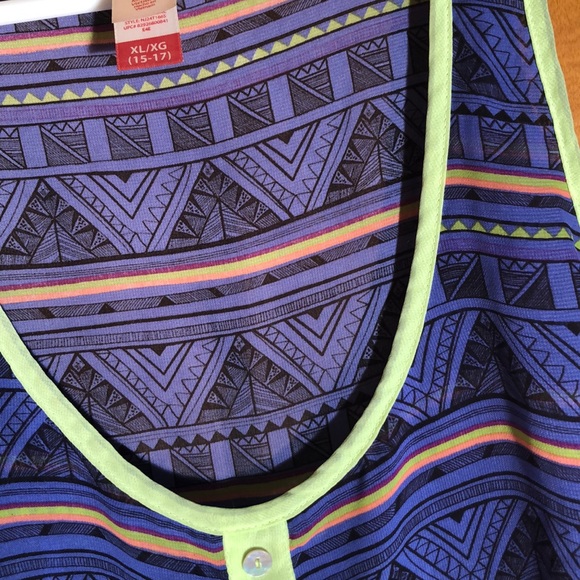 Pair of sheer tops - Picture 6 of 7